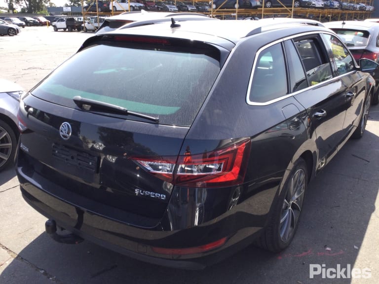 2019 SKODA SUPERB TAILGATE LAMP (RH SIDE), WAGON, NP, 03/16-04/19 3V9945308G REAR GARNISH