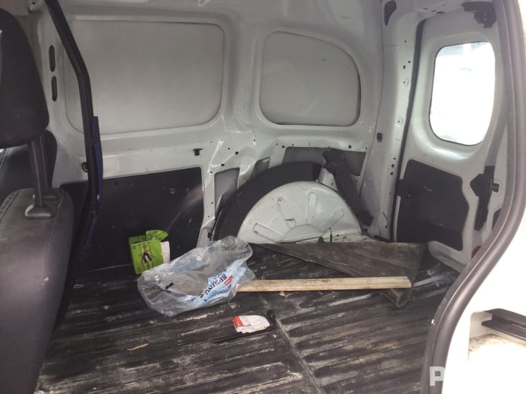 2011 RENAULT KANGOO X61, BARN DOOR, IN BODY, 10/10-08/13 8200419949 LEFT TAILLIGHT