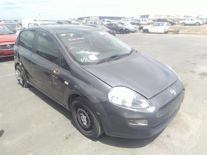 2014 FIAT PUNTO NON BLACKED OUT SURROUNDS TYPE, POP, 08/13-12/15 51937151 RIGHT HEADLAMP