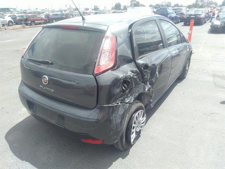 2014 FIAT PUNTO NON BLACKED OUT SURROUNDS TYPE, POP, 08/13-12/15 51937151 RIGHT HEADLAMP