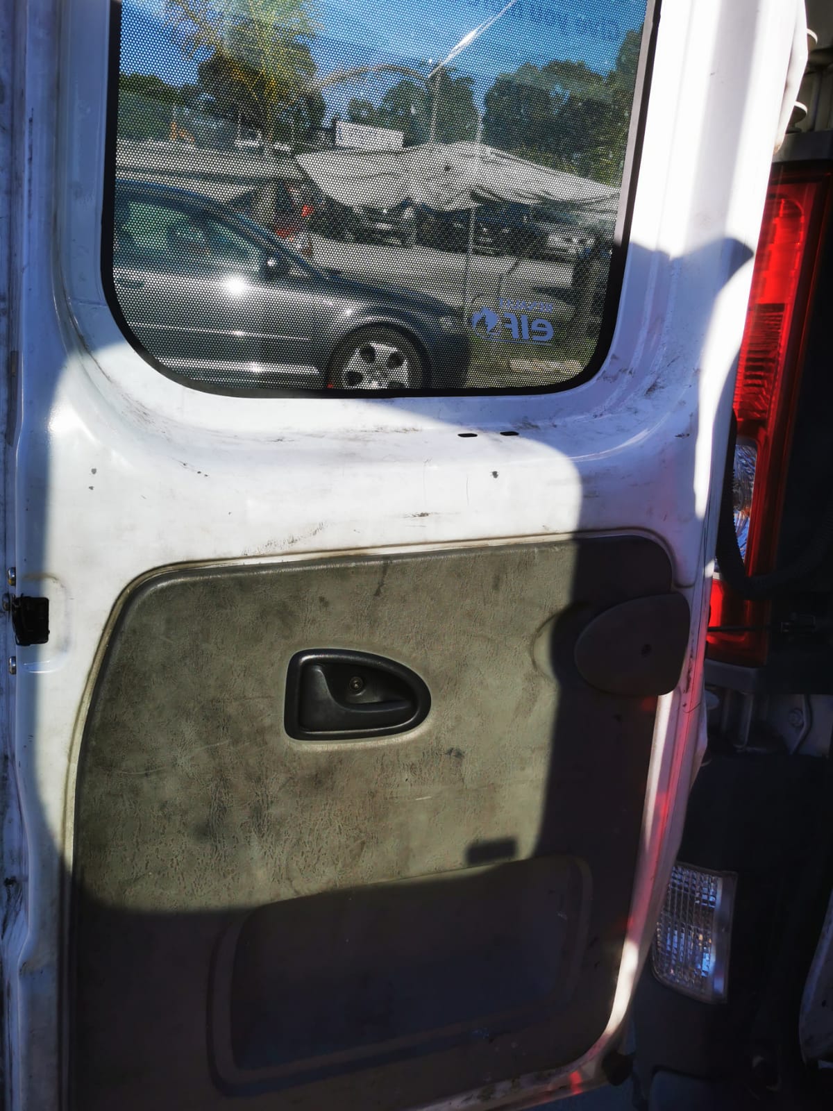 2012 RENAULT TRAFIC BARN DOOR LAMP TYPE, X83, RED/CLEAR, 05/07-12/14 8200415251 RIGHT TAILLIGHT