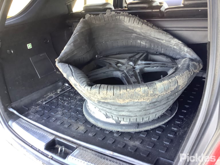 2011 MERCEDES M CLASS W164, 09/05-12/11 A1648810201 RIGHT GUARD