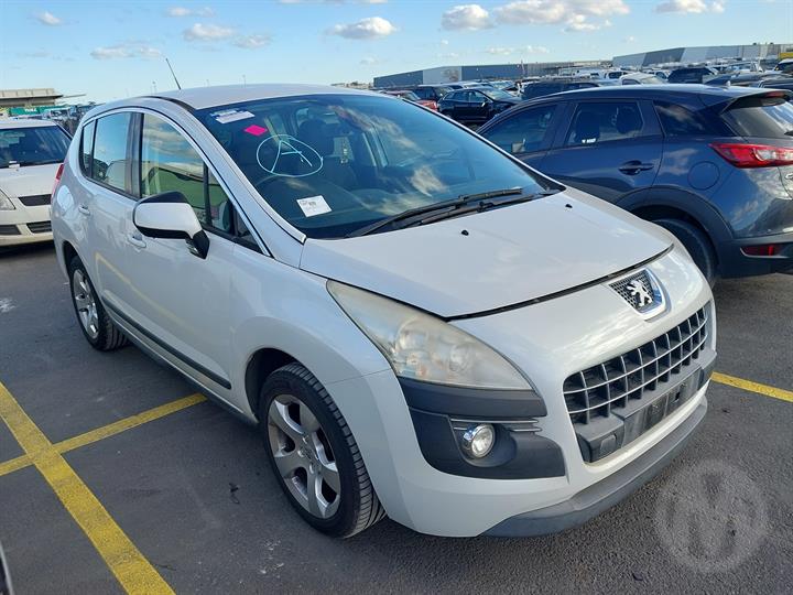2011 PEUGEOT 3008 T8, 05/10-10/16 COURTESY LIGHT