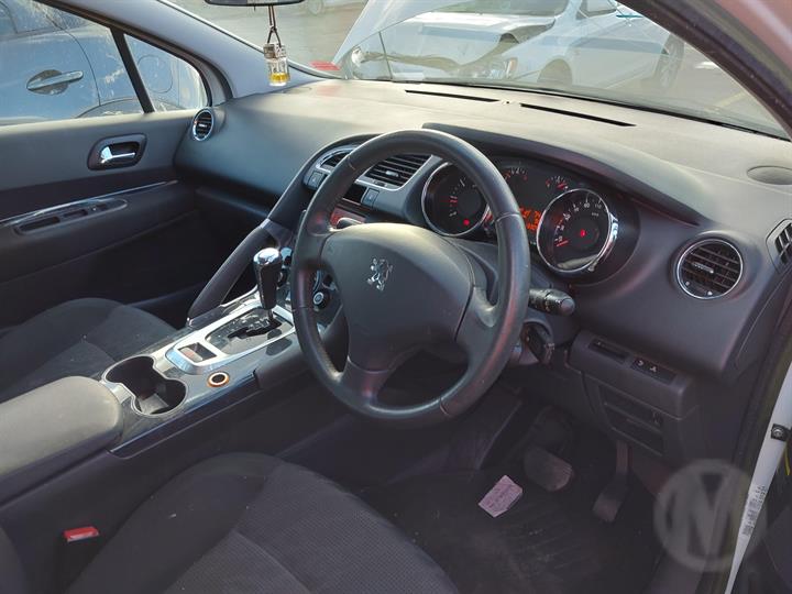 2011 PEUGEOT 3008 T8, 05/10-10/16  HIGH LEVEL STOPLIGHT