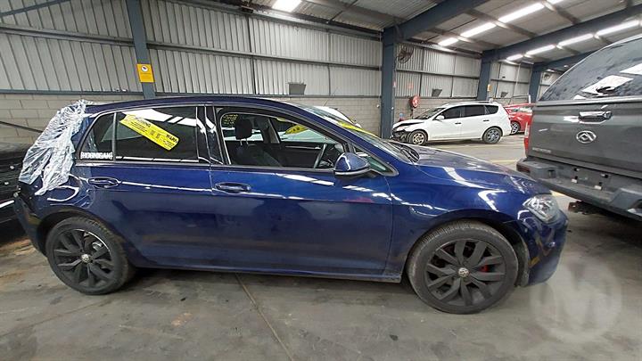2018 VOLKSWAGEN GOLF GEN 7, 5DR HATCH, 01/13-08/20 5G4831055AS LEFT FRONT DOOR