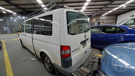 Wrecking 2013 VOLKSWAGEN TRANSPORTER for Used Parts VW1309