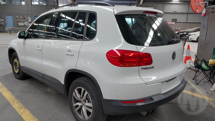 2015 VOLKSWAGEN TIGUAN 5N, MANUAL FOLD (6XN), HEATED TYPE, 05/08-08/16  LEFT DOOR MIRROR