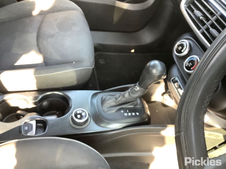 2017 FIAT 500X 06/15-01/21 735612063 GLOVE BOX