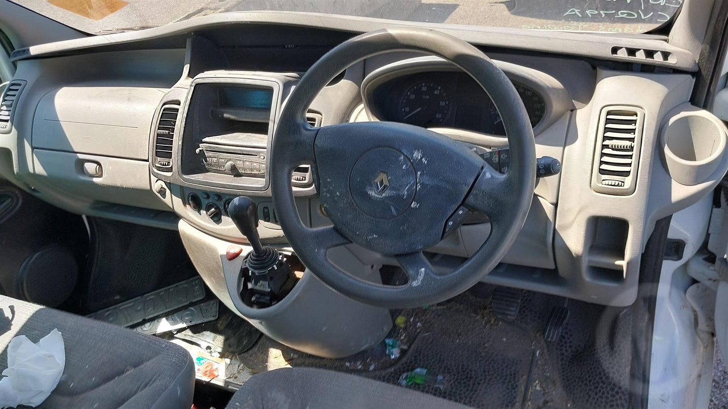 2014 RENAULT TRAFIC X83, VAN 04/04-12/14  COURTESY LIGHT