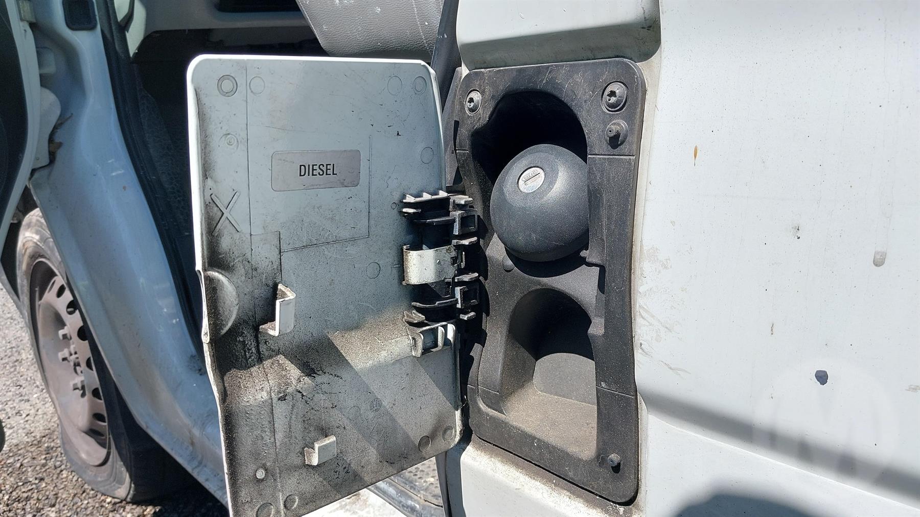 2014 RENAULT TRAFIC X83, 04/04-12/14  OVERFLOW BOTTLE