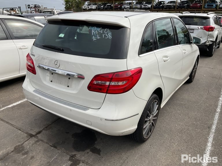 2014 MERCEDES B CLASS W246, XENON TYPE, 12/11-01/15 A2468200439 RIGHT HEADLAMP