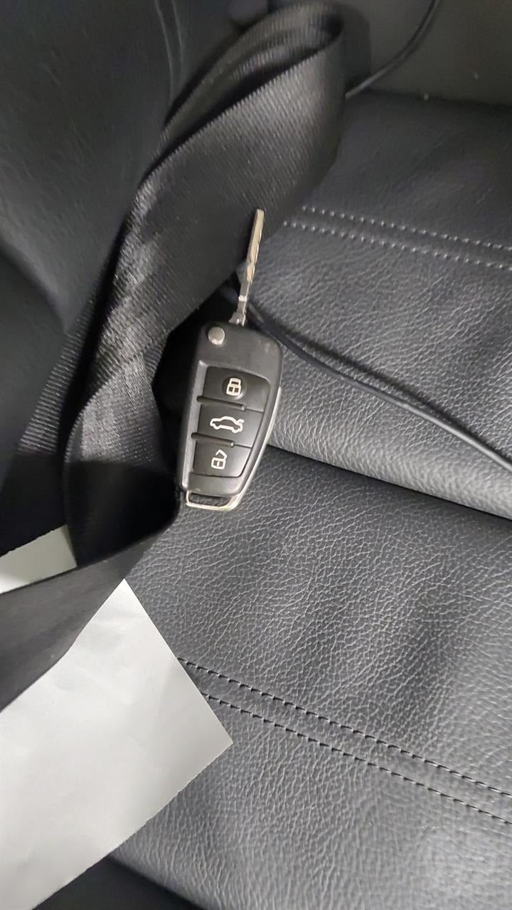 2018 AUDI Q2 LEFT REAR DOOR LOCK, GA, P/N 8K0839015E, 10/16- DOOR BOOT GATE LOCK