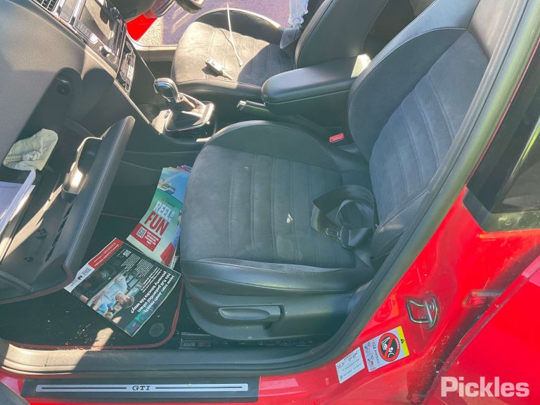 2016 VOLKSWAGEN POLO 6R, POWER, 5DR HATCH, 05/14-09/17 6R4837462N RIGHT FRONT WINDOW REG MOTOR