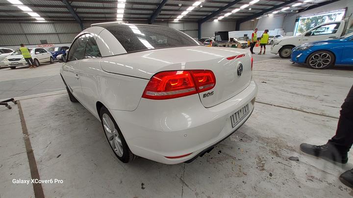 Wrecking 2011 VOLKSWAGEN EOS for Used Parts VW1391