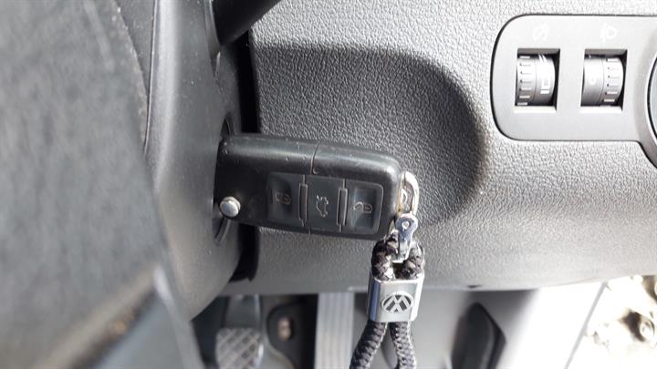 2010 VOLKSWAGEN CADDY SINGLE DISC CD PLAYER (RCD300), BLACK BUTTONS CD TYPE, 2K, 12/04-08/10 1K0057186JX / 1K0057186LX / 1K0057186PX RADIO CD DVD SAT TV