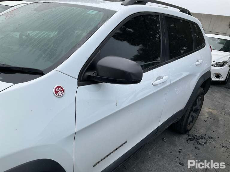 2015 JEEP CHEROKEE KL, BUMPER BAR (3 PIECE), TRAILHAWK, W/ PARK SENSOR TYPE, 02/14-03/18 REAR BUMPER