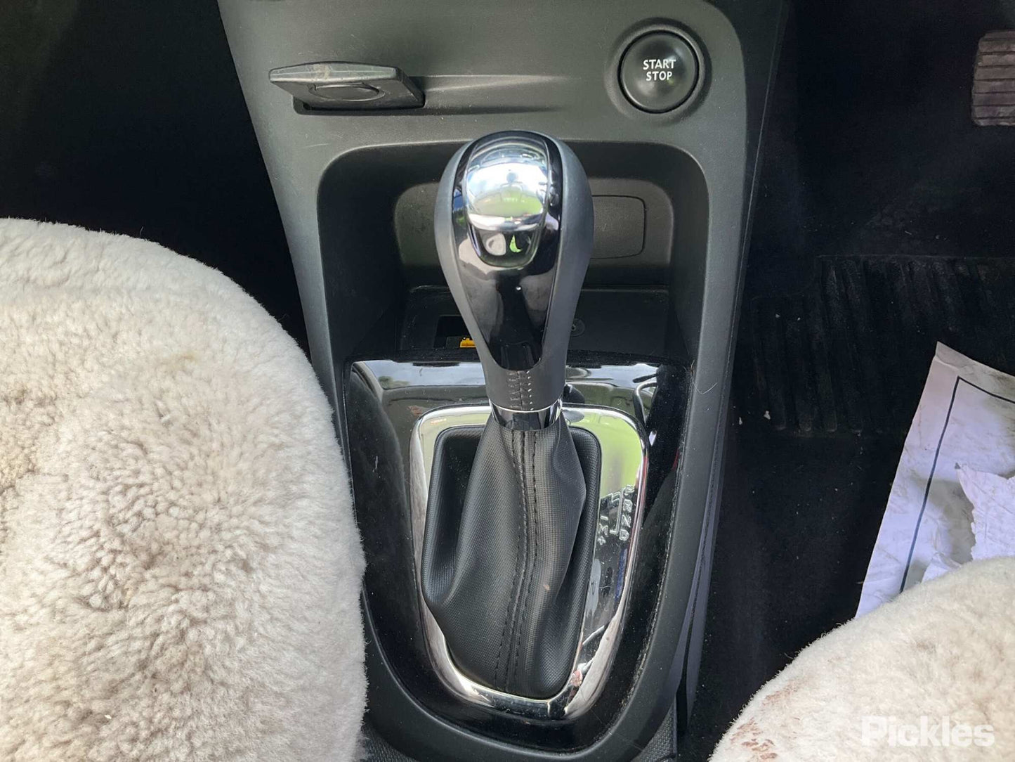 2016 RENAULT CAPTUR LH FRONT, J87, 08/14-12/20 809012294R DOOR TRIM