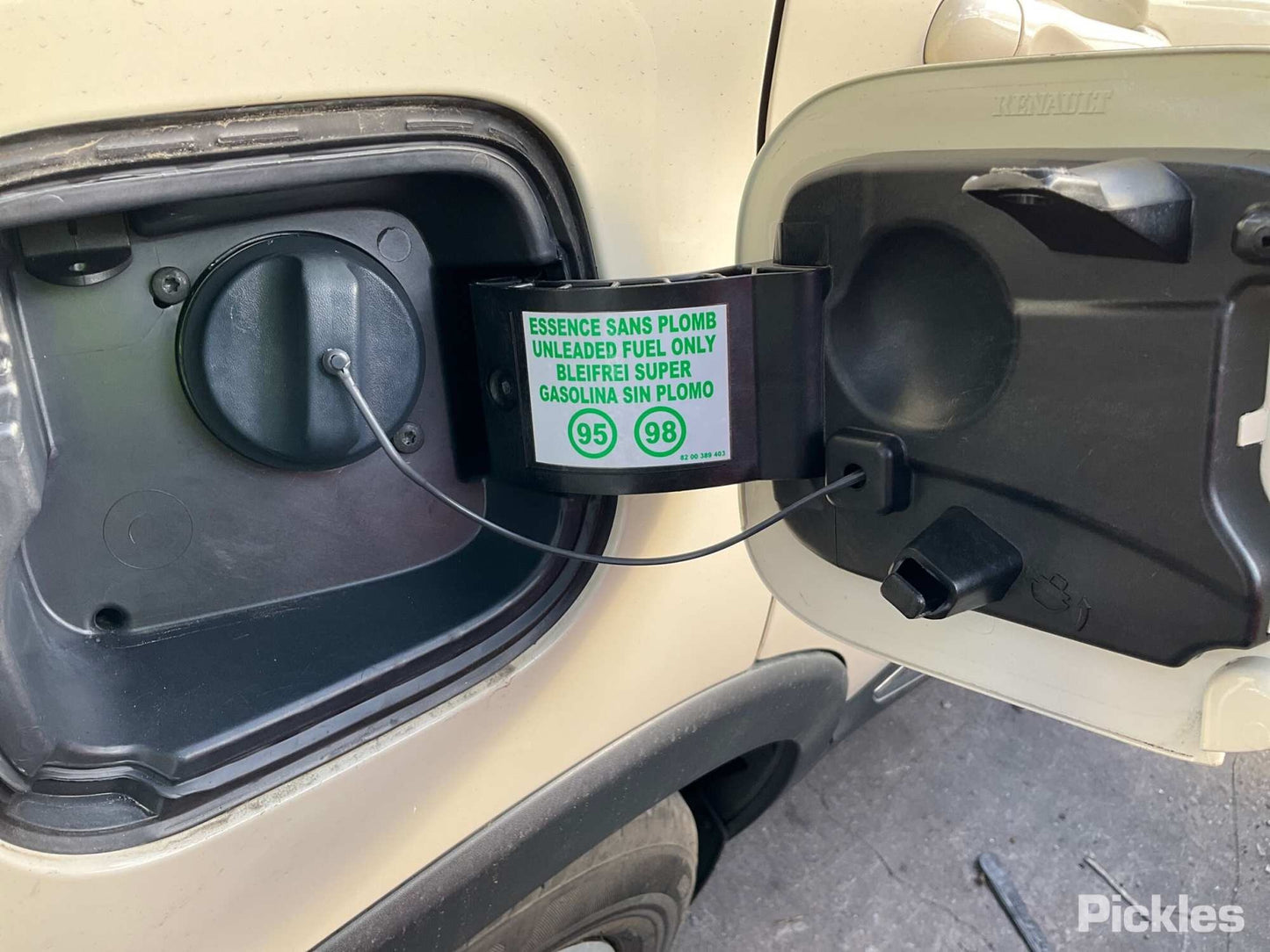 2016 RENAULT CAPTUR J87, 08/14-12/20 821019381R LEFT REAR DOOR SLIDING