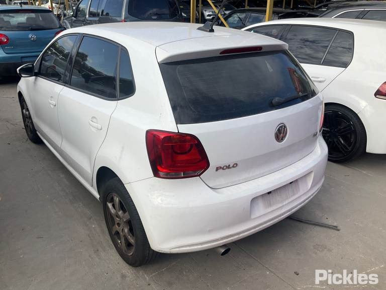 2013 VOLKSWAGEN POLO CENTRE, 6R, 05/10-09/17 COURTESY LIGHT