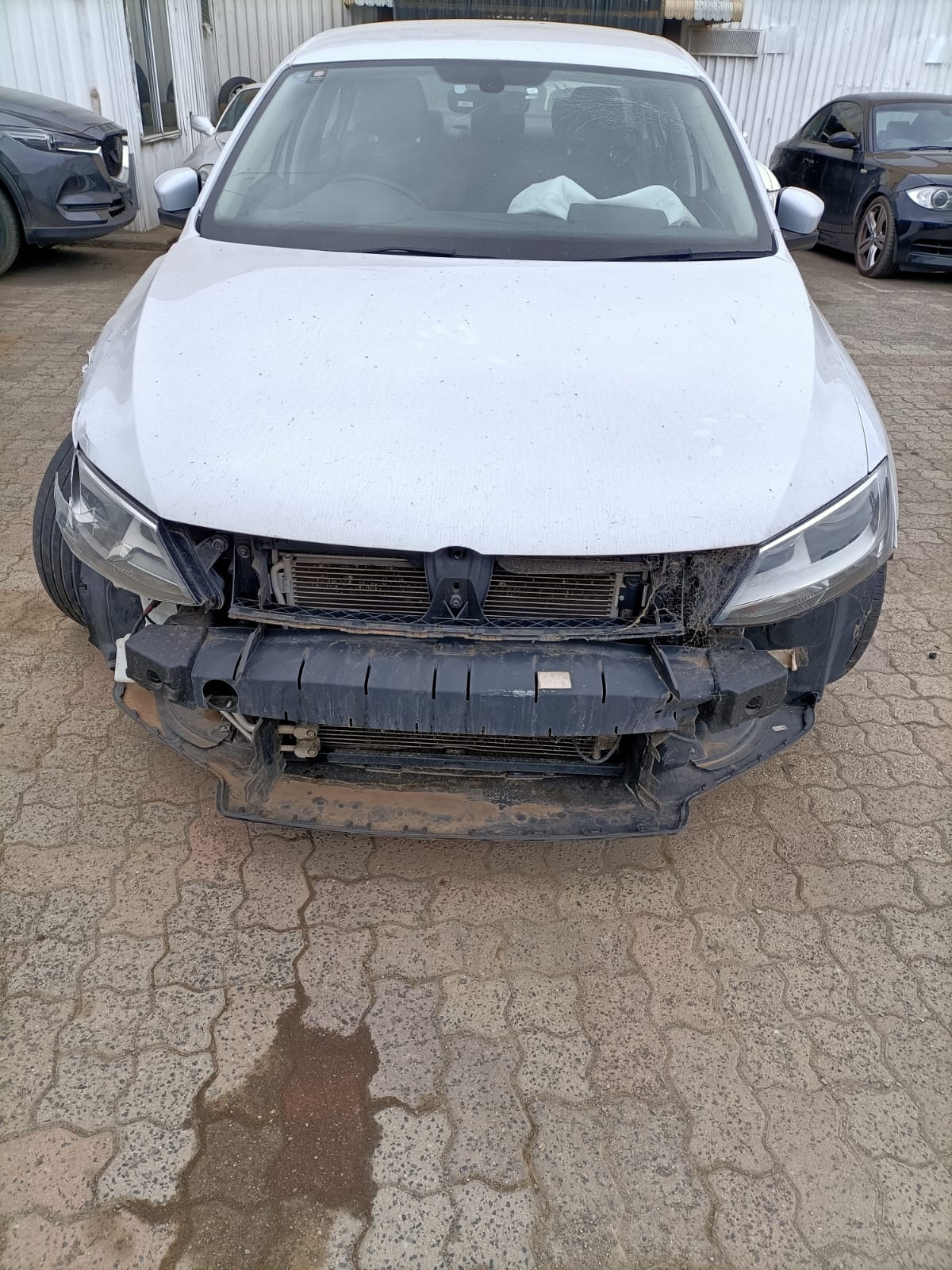 2017 VOLKSWAGEN JETTA 1B, W/ PARK SENSORS TYPE, 11/14-12/17 5C6807417J REAR BUMPER
