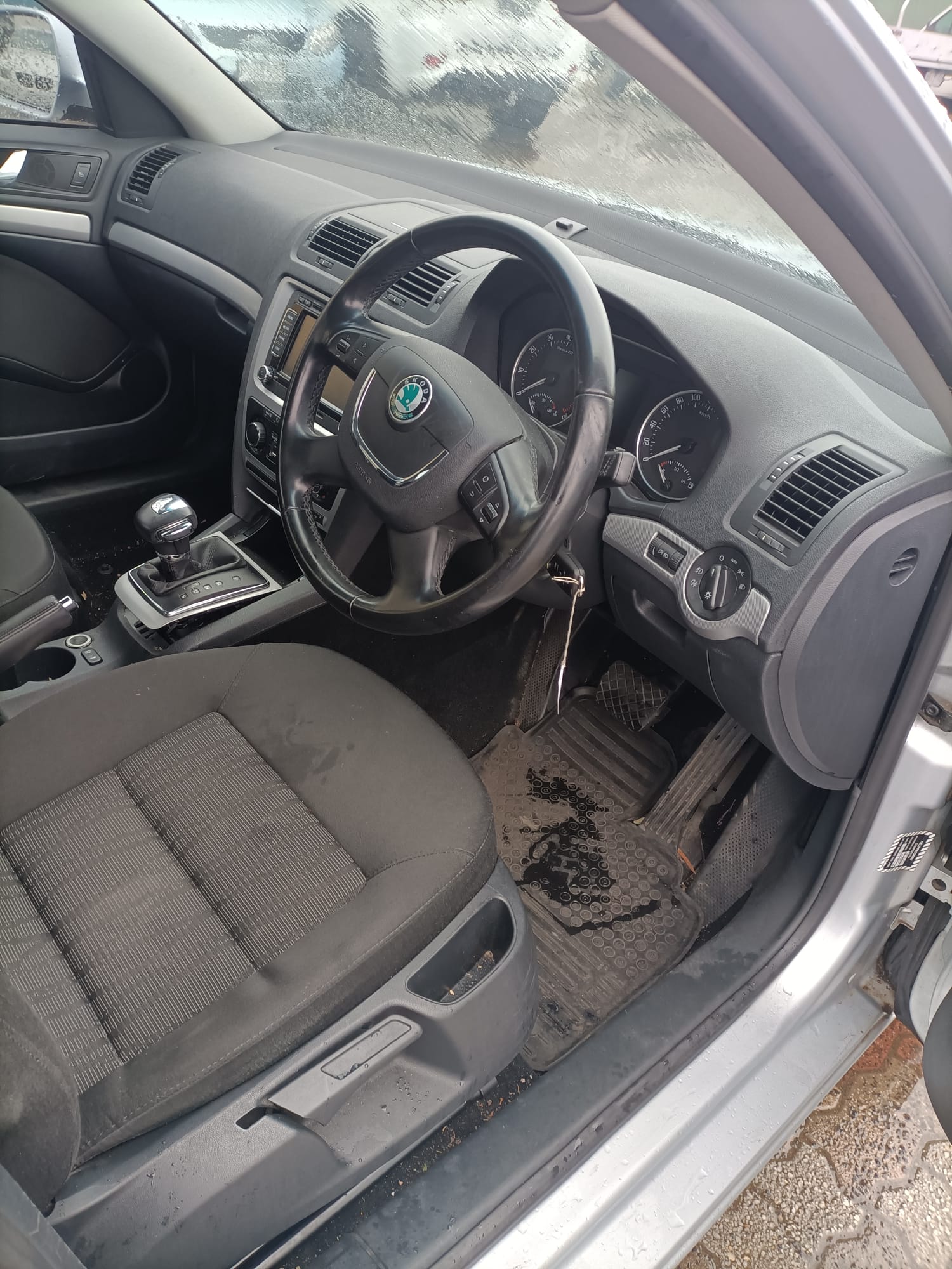 2010 SKODA OCTAVIA 1Z, ELEGANCE/SCOUT, MANUAL FOLD, W/ SURROUND LIGHT TYPE (6XD), 02/09-10/13 1Z2857508AB RIGHT DOOR MIRROR