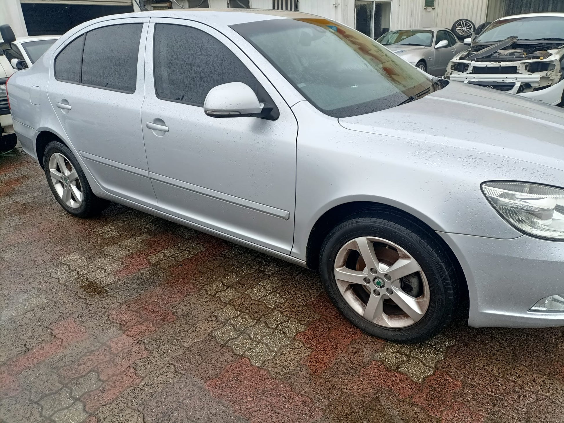 2010 SKODA OCTAVIA 1Z, LIFTBACK SEDAN, NON PARK SENSOR TYPE, 05/09-10/13  1Z5807417 REAR BUMPER