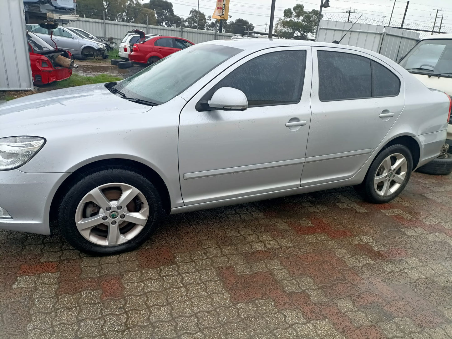2010 SKODA OCTAVIA 1Z, ELEGANCE/SCOUT, MANUAL FOLD, W/ SURROUND LIGHT TYPE (6XD), 02/09-10/13 1Z2857508AB RIGHT DOOR MIRROR