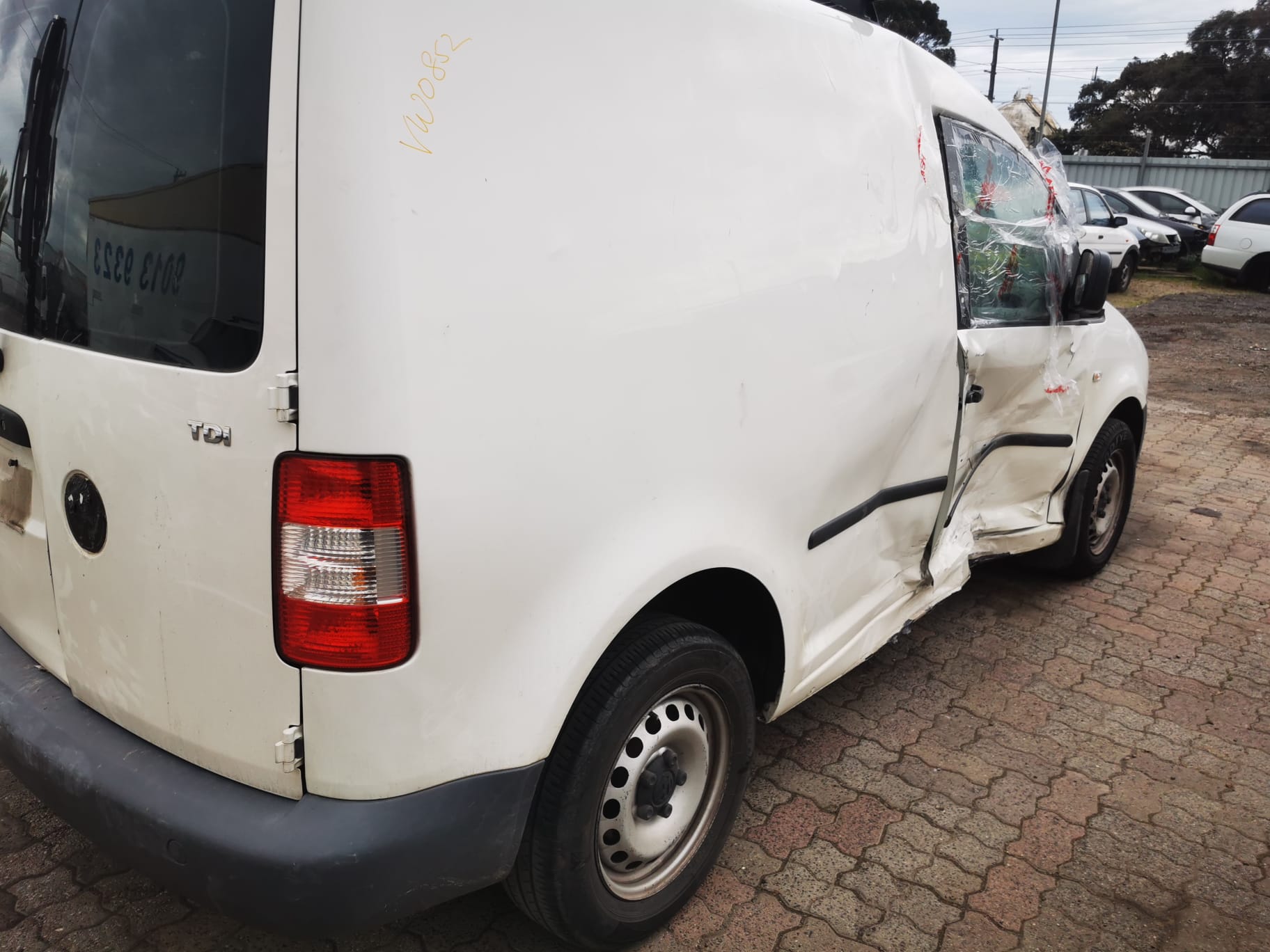 2008 VOLKSWAGEN CADDY 2K, CHROME INSERT TYPE, 12/04-08/10  RIGHT HEADLAMP
