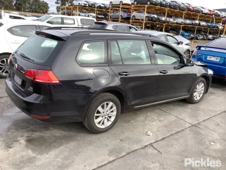 Wrecking 2014 VOLKSWAGEN GOLF for Used Parts VW0853