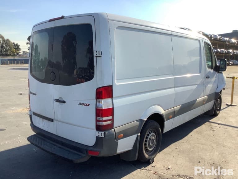2009 MERCEDES SPRINTER VAN 10/06-04/18 A9068200001 COURTESY LIGHT