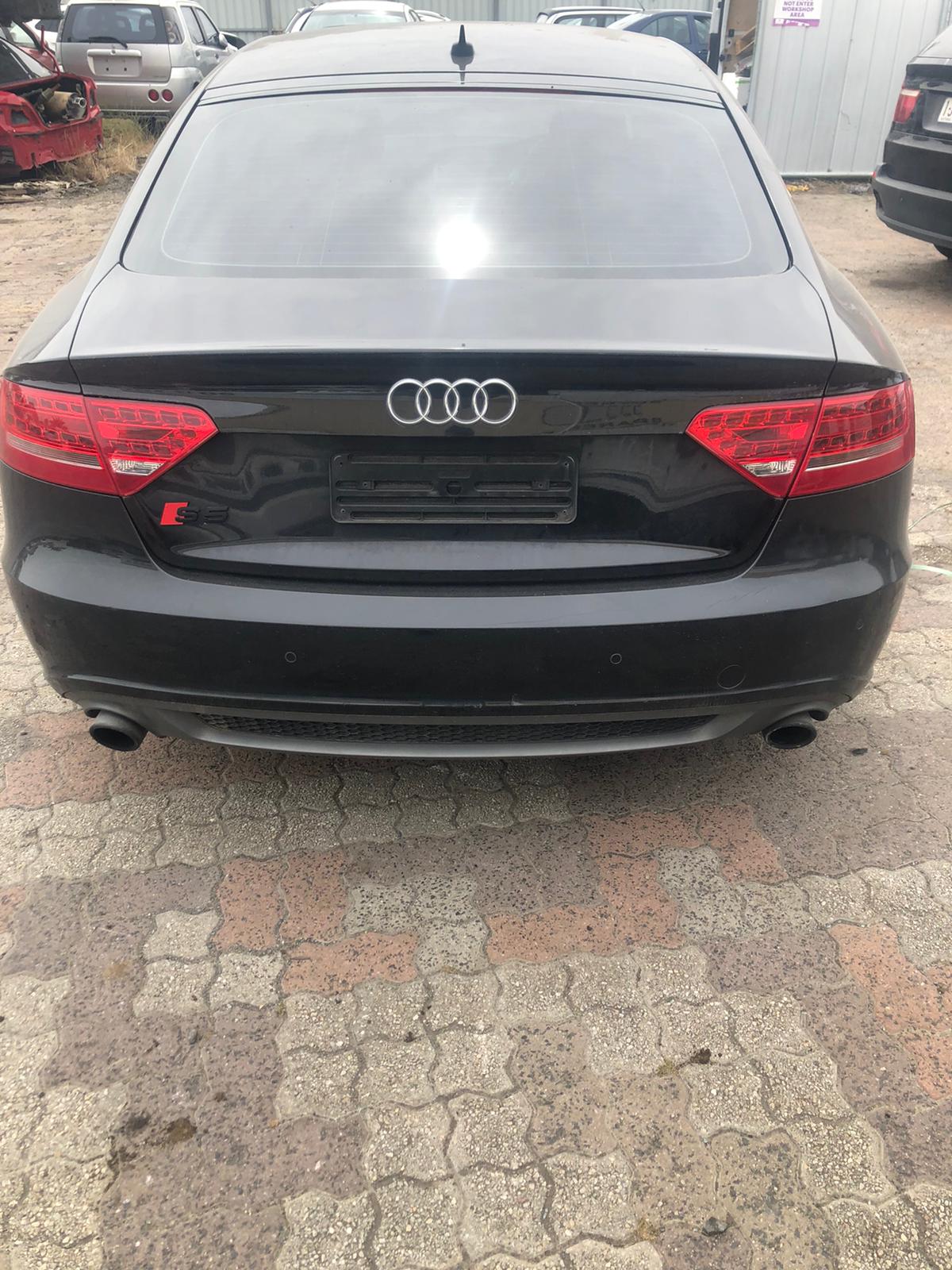 2010 AUDI A5/S5 A5/S5, 8T, HATCH, LED TYPE, 10/09-11/11 8T8945096D RIGHT TAILLIGHT