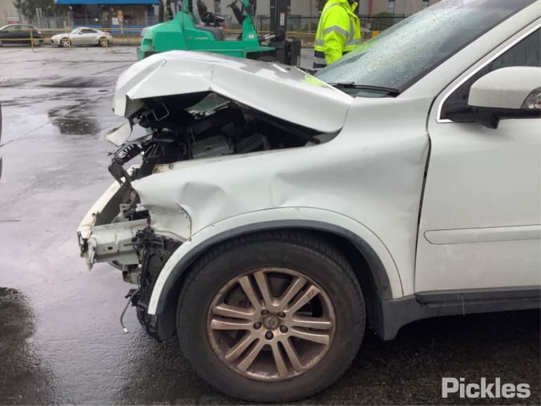 Wrecking 2011 VOLVO XC90 for Used Parts VO0910