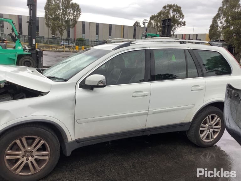 Wrecking 2011 VOLVO XC90 for Used Parts VO0910