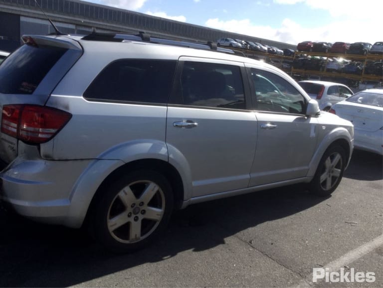 Wrecking 2010 DODGE JOURNEY for Used Parts DO0918