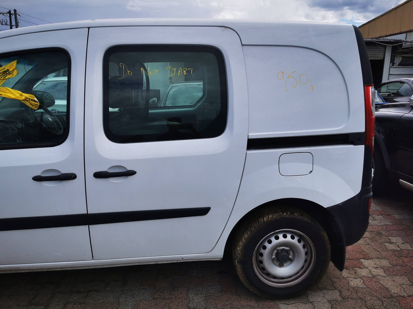 2015 RENAULT KANGOO X61, BLACK ONLY, W/PARK SENSOR TYPE, 09/13-02/22 7701478196 REAR BUMPER