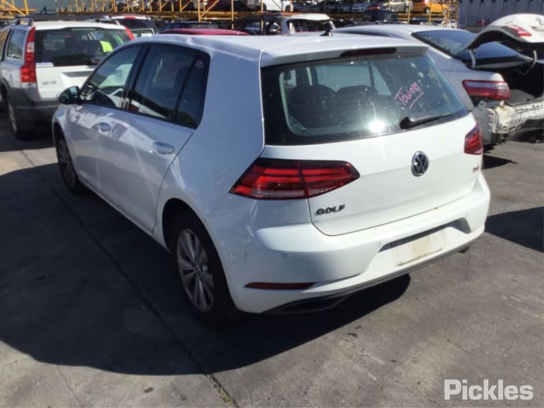 2017 VOLKSWAGEN GOLF TAILGATE LAMP (LH SIDE), GEN 7, HATCH, STANDARD/GTi, 03/17-08/20 5G0945093AH  REAR GARNISH