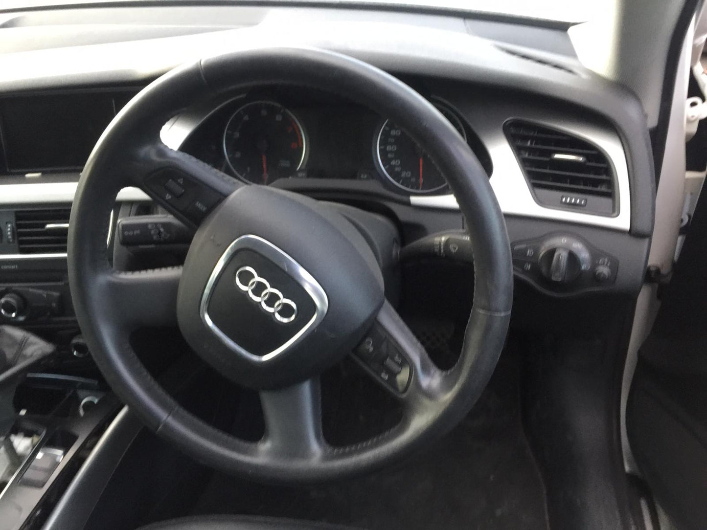 2009 AUDI A4 FRONT, W/ SUNROOF CONTROLS TYPE, BLACK, B8 8K, 04/08-06/12 8T0947140 COURTESY LIGHT