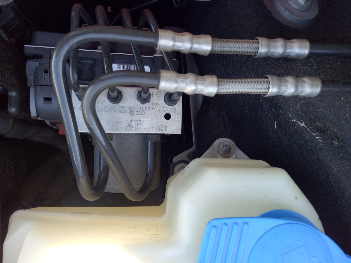 2007 AUDI A4 B7 08/04-09/08 8E0809905E FUEL DOOR FILLER