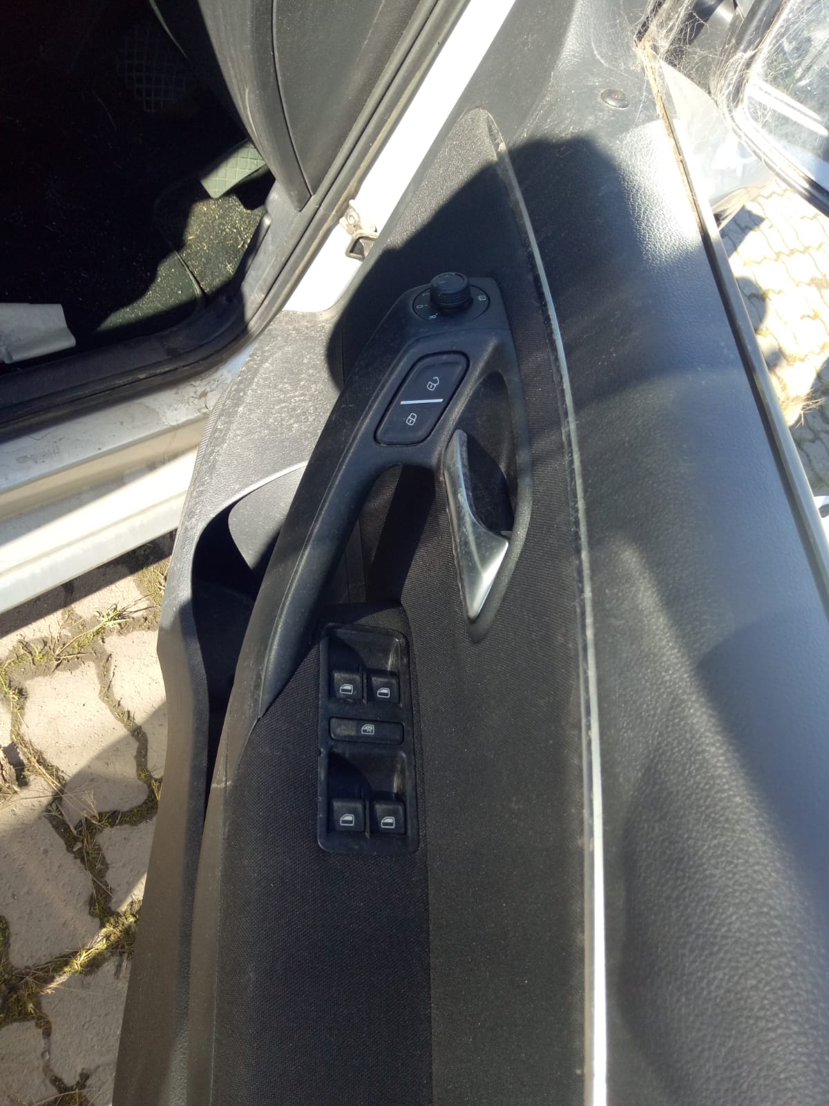 2015 VOLKSWAGEN POLO 6R, COMFORTLINE/TRENDLINE, RED INSERT TYPE, 05/14-09/17 6C0945096L RIGHT TAILLIGHT