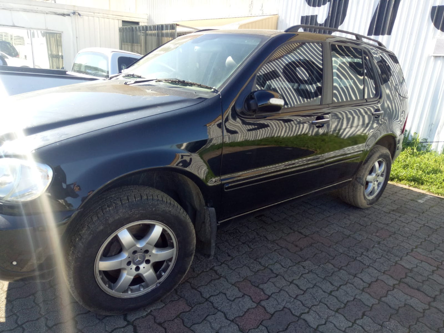 2002 MERCEDES M CLASS W163 WAGON (AIRBAG TYPE) 09/98-08/05 A1637301505 LEFT REAR DOOR SLIDING