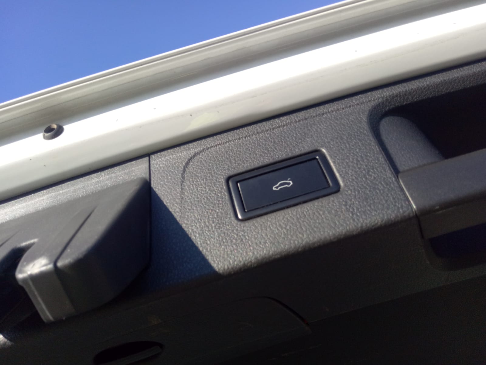 2017 VOLKSWAGEN PASSAT B8/MK7, SWITCH PANEL (HAZARD LIGHT SWITCH & PARK ASSIST), 06/15-10/19 3G2853769A MISC SWITCH RELAY