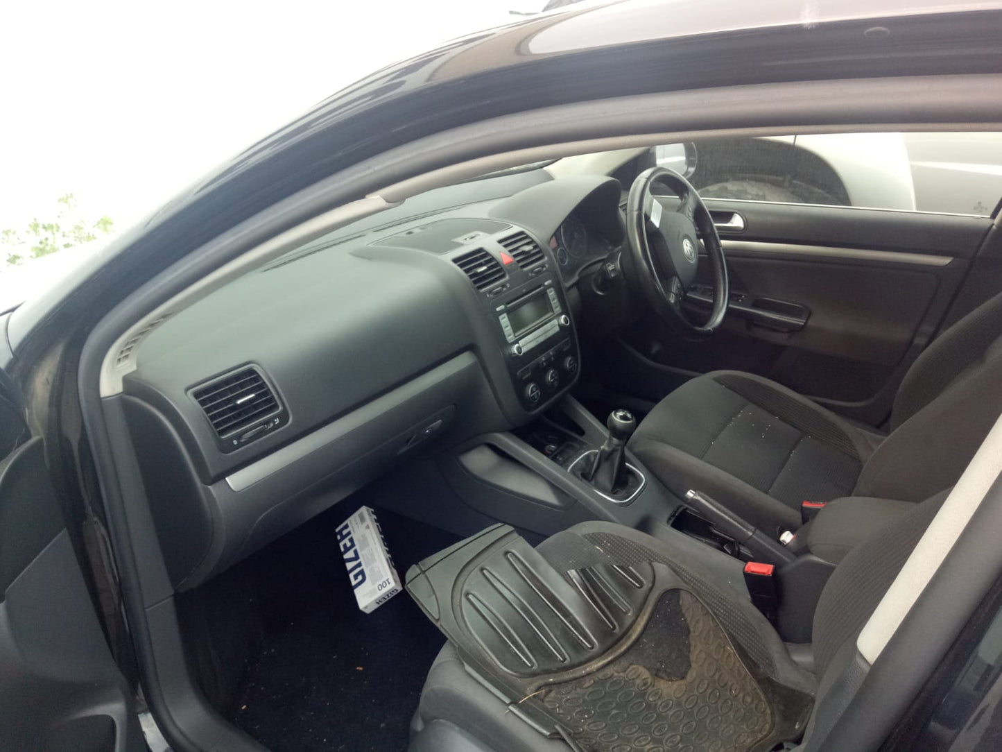 2008 VOLKSWAGEN JETTA 1KM, STD TYPE, CHROME REFLECTOR, 02/06-07/11 1K6941006Q RIGHT HEADLAMP