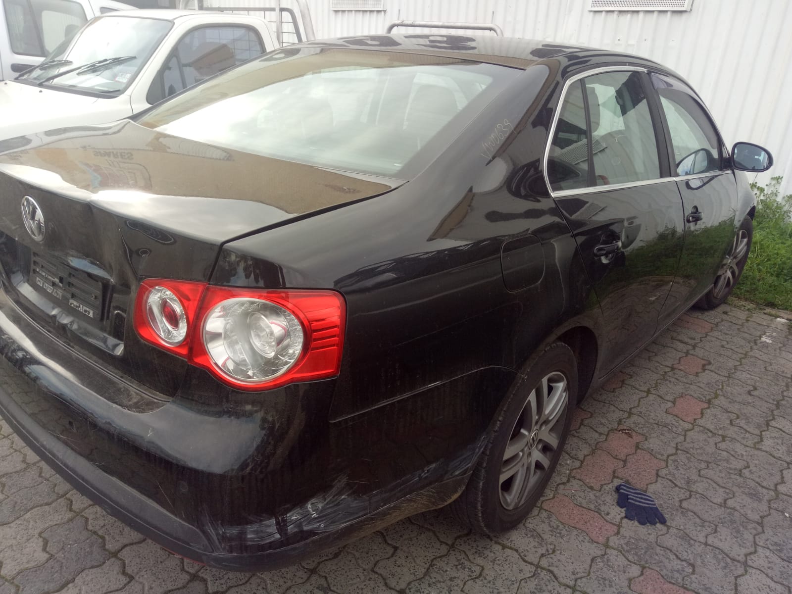 2008 VOLKSWAGEN JETTA 1KM, STD TYPE, CHROME REFLECTOR, 02/06-07/11 1K6941006Q RIGHT HEADLAMP