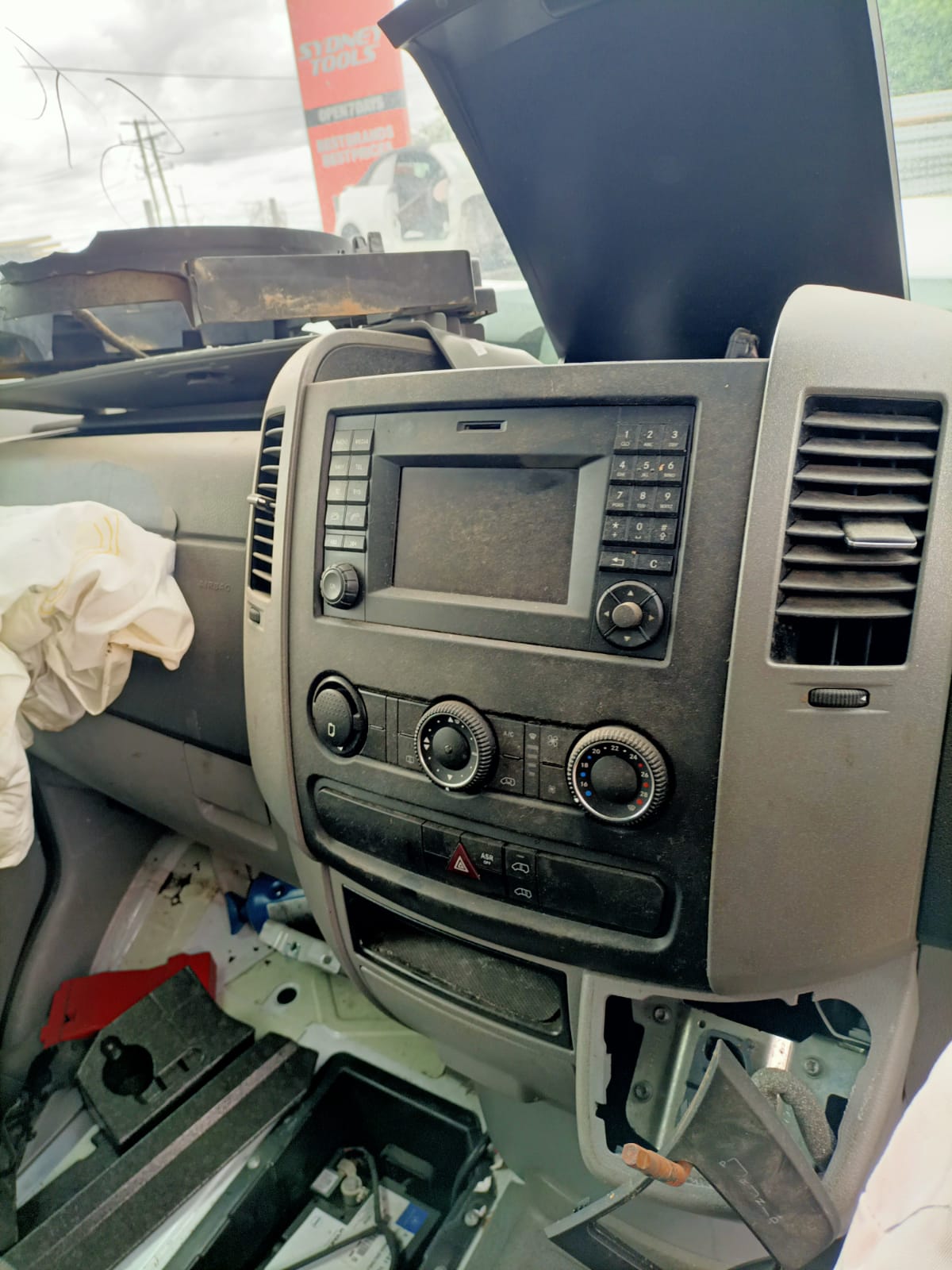 2014 MERCEDES SPRINTER VAN 10/06-04/18 A9068200701 COURTESY LIGHT