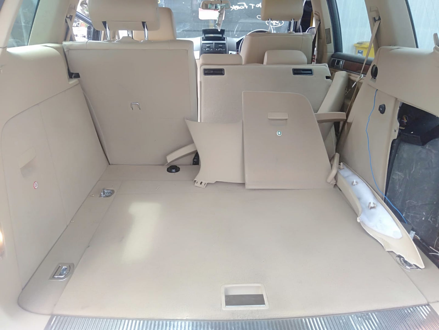 2007 VOLKSWAGEN TOUAREG 7L, W/ MOULD TYPE, 09/03-12/10 7L0833055M LEFT REAR DOOR SLIDING