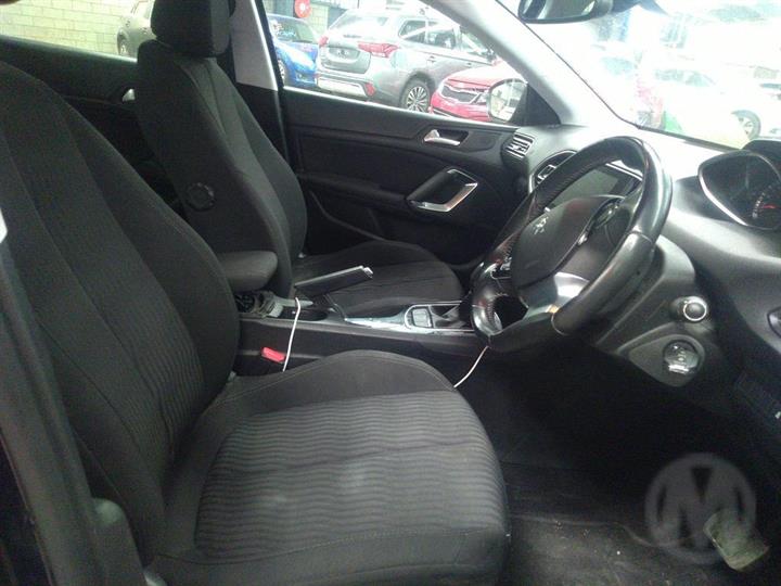 2016 PEUGEOT 308 T9, HATCH/WAGON, 10/14-01/21 16 101 021 80 RIGHT FRONT DOOR