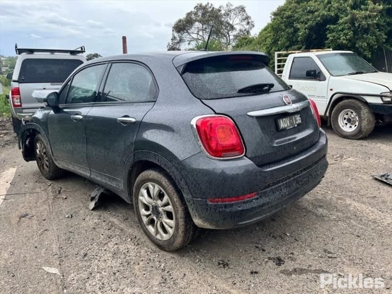 2017 FIAT 500X 06/15-01/21 735634316 COURTESY LIGHT