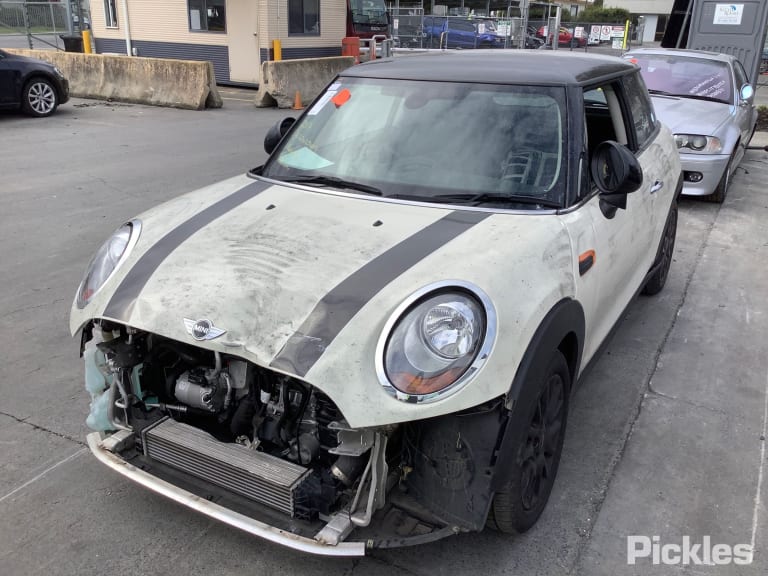 2018 MINI COOPER BUMPER FOGLAMP, F55, LED TYPE, STANDARD, 04/14-02/21 63246946904 RIGHT INDICATOR FOG SIDE