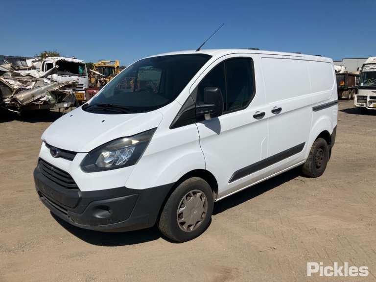 Wrecking 2017 FORD TRANSIT CUSTOM for Used Parts FO1508