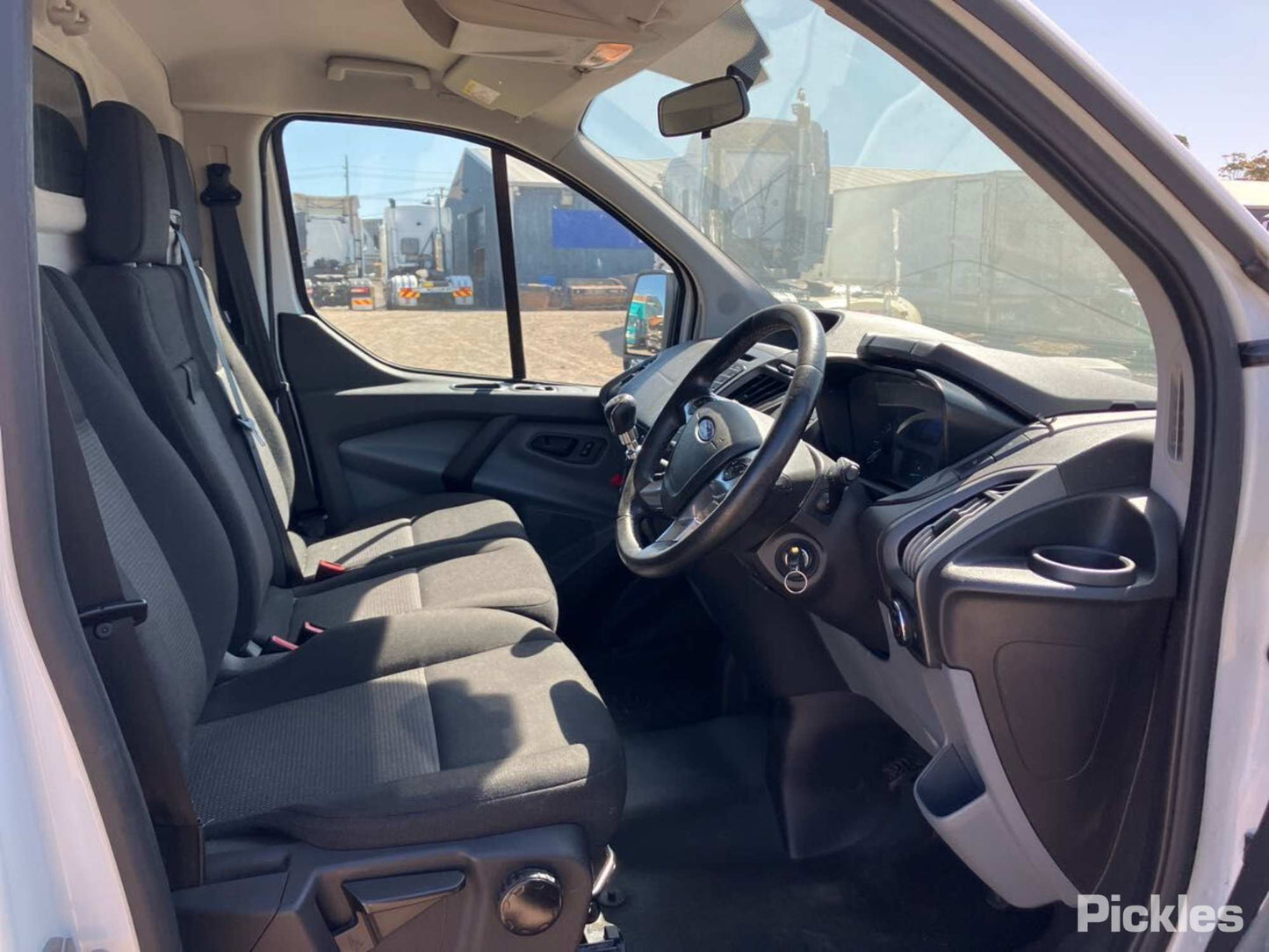 Wrecking 2017 FORD TRANSIT CUSTOM for Used Parts FO1508